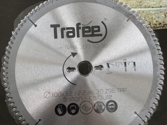 Lame carbure 300 z=96 alesage 30 mm trapezoidale plate positive