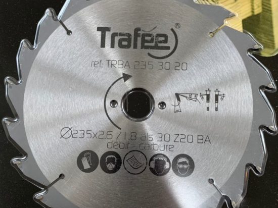 Trafée : Lame carbure 235 z=20 al: 30 mm - 2 achetée : 1 offerte
